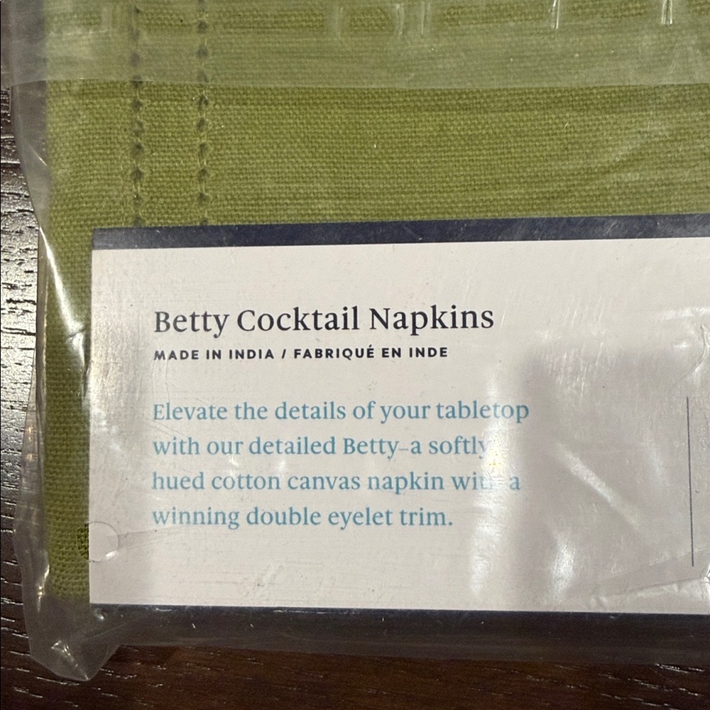 8 NIB Gorgeous Cloth Cocktail Napkins With An Eyelet Design - Picture 5 of 8